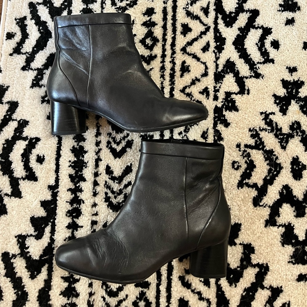 CLARKS- Un cosmo up booties- size 7